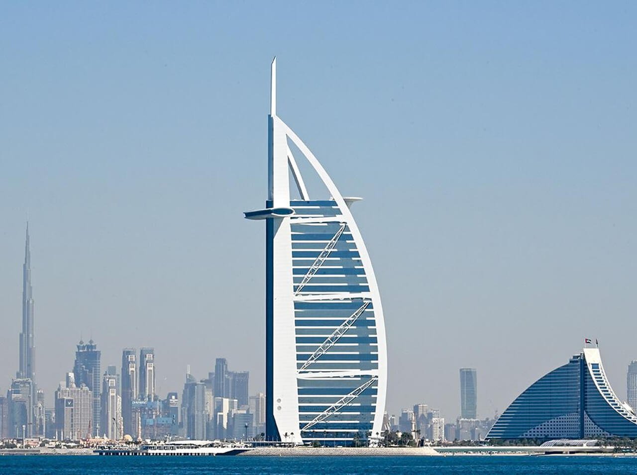 https:--fandcproperties.ae-uploads-panel-blogs-thumbnails-dxb_interact :_une_plongée_en_profondeur_dans_le_marché_immobilier_de_dubaï_thumbnail_1750451547.jpeg